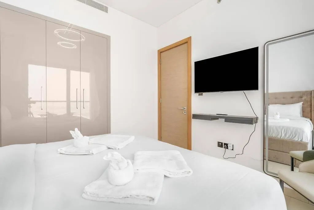 Modern 1Bdr - 10Min From Burj Khalifa - Sobha Waves Apartment Dubai